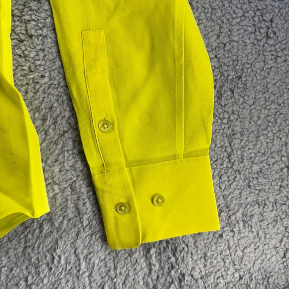 Equipment Women’s Slim Signature Silk Button Up blouse size M NWT - Picture 9 of 10